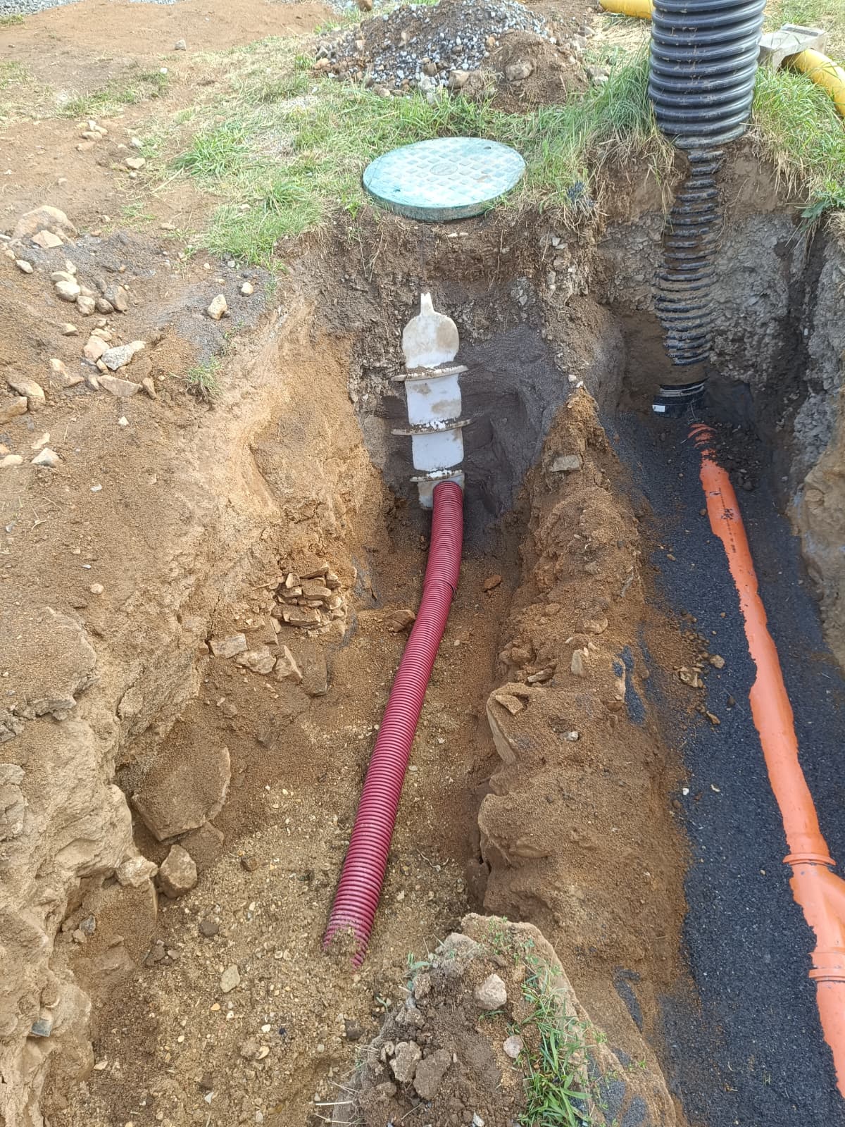 Kanalizační a vodovodní přípojka k rodinnému domu